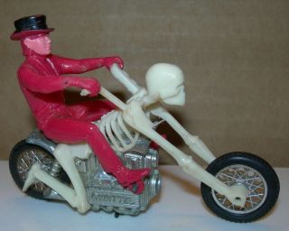 Vintage Hot Wheels Rrrumblers Bone Shaker Redline with Rider 3