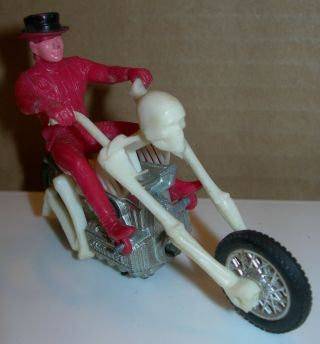 Vintage Hot Wheels Rrrumblers Bone Shaker Redline with Rider 5