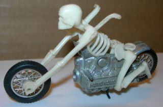 Vintage Hot Wheels Rrrumblers Bone Shaker Redline with Rider 6