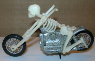Vintage Hot Wheels Rrrumblers Bone Shaker Redline with Rider 7
