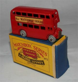 1950s.  Matchbox Lesney.  5 A London Bus Almmint In Moko Script Box.  Paper Labels,  Mw