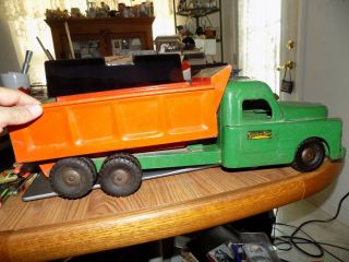 1950s STRUCTO PRESSED STEEL DUMP TRUCK IN ALL SHAPE 21 INCHES LONG 4