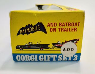 Corgi Batmobile And Batboat On Trailer Rocketfiring Giftset 3 10