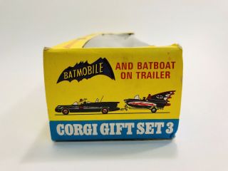 Corgi Batmobile And Batboat On Trailer Rocketfiring Giftset 3 9