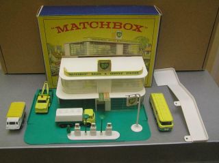 Matchbox Garage Mg - 1 Bp Service Station With Pumps Signs And Mib