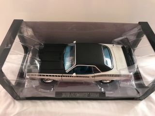 1:18 Highway 61 1970 Plymouth Cuda T/a White With Blue Interior,  Very Rare