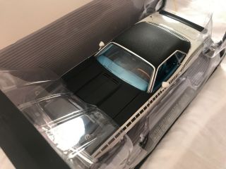 1:18 Highway 61 1970 Plymouth Cuda T/A White with Blue interior,  Very Rare 4