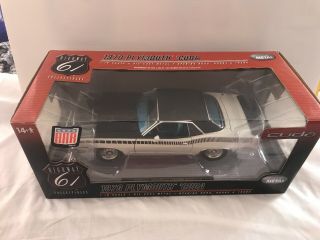 1:18 Highway 61 1970 Plymouth Cuda T/A White with Blue interior,  Very Rare 5