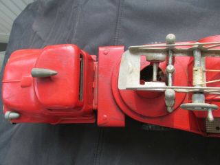 VINTAGE TONKA AERIAL LADDER HYDRAULIC T.  F.  D.  FIRE ENGINE TRUCK NO.  5 7