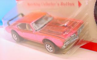 HOT WHEELS REDLINE FACTORY FLAW ' OLDS 442 PINK ?? BASE MINTY CARDED 4