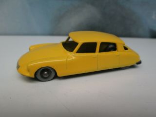 Matchbox/ Lesney 66a Citroen Ds19 Yellow / Silver Plastic Wheels