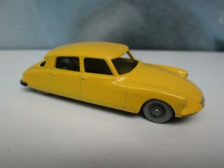 Matchbox/ Lesney 66a Citroen DS19 Yellow / SILVER Plastic Wheels 2