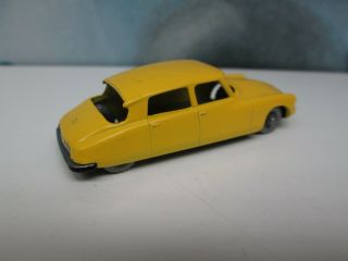 Matchbox/ Lesney 66a Citroen DS19 Yellow / SILVER Plastic Wheels 4