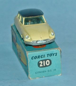 1956 Corgi Toys London Citroen D.  S.  19 Saloon 210 Pale Yellow Black Roof Boxed