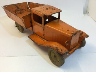 VINTAGE 1930s WYANDOTTE METAL TOY DUMP TRUCK ORANGE 15” LONG OR 1:18 3