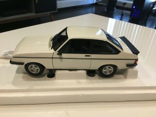 Minichamps 1:18 1976 Ford Escort Ii Rs 2000 Official Licensed Merchandise