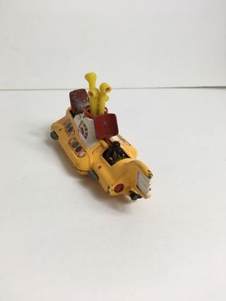 BEATLES Corgi 803? yellow/red hatch Yellow Submarine 1969 Great Britain 2