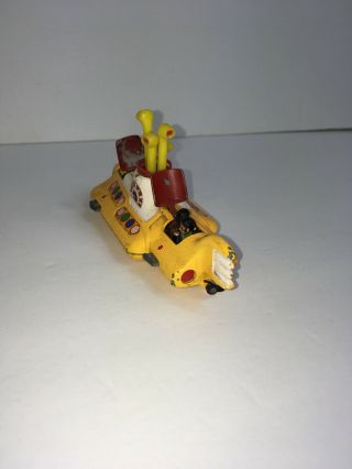 BEATLES Corgi 803? yellow/red hatch Yellow Submarine 1969 Great Britain 3