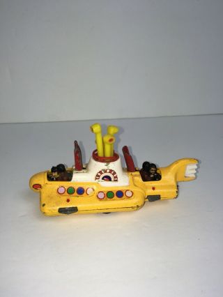 BEATLES Corgi 803? yellow/red hatch Yellow Submarine 1969 Great Britain 4