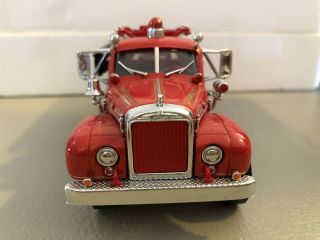 Matchbox Models of Yesteryear YYM 35810 1956 MACK B - 95 1:43 scale Fire truck 3