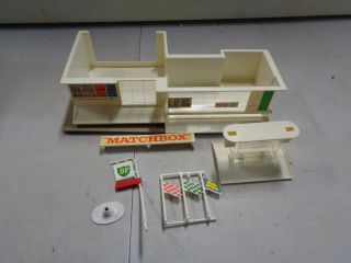 1960 ' s Matchbox Service Station with Forecourt 3