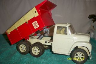 Ertl Hydraulic Dump Truck International 1600 1970 