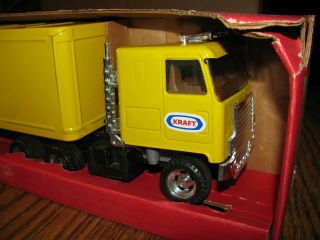 Ertl International Harvester Semi Tractor Truck Toy Kraft Velveeta Cheese 3605 3