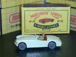 Matchbox Moko Lesney MGA Sports Car 19 b3 off - wht silv GPW SC4 EX/NM crafted box 3