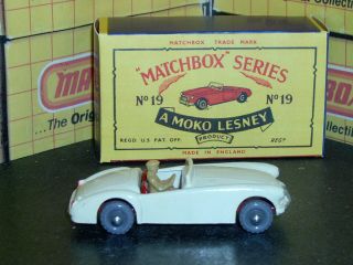 Matchbox Moko Lesney MGA Sports Car 19 b3 off - wht silv GPW SC4 EX/NM crafted box 4