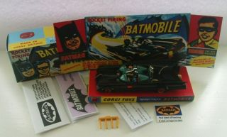 Batman - Corgi 267 Batmobile - 1966 - Red Bat Hubs
