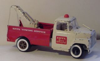 Ertl Toys International Harvester 1600 Loadstar Cab Touch Steering Tow Truck