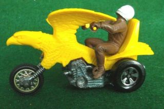 1971 Hot Wheels Rrrumblers Bold Eagle Yellow W/ Possible Chariot Rider