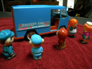 NO WINDOWS??? Buddy L 60s Raggedy Ann and Andy Camper with 5 figures 4