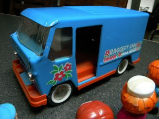 NO WINDOWS??? Buddy L 60s Raggedy Ann and Andy Camper with 5 figures 6